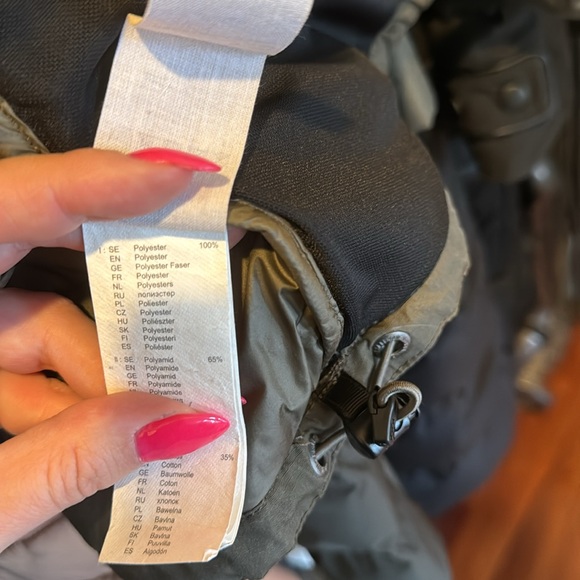 Like New Fjall Raven Coat - Picture 9 of 9